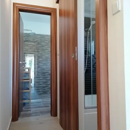 Apartman By The Sea Okrug Gornji - Ciovo - 25387 *